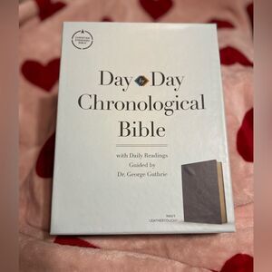 Day to Day Chronological Bible - 52 weeks of readings from beginning to the end